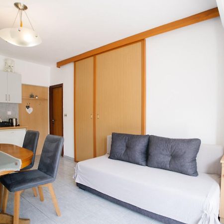 Apartments Petri - Close To The Sea Tisno Esterno foto